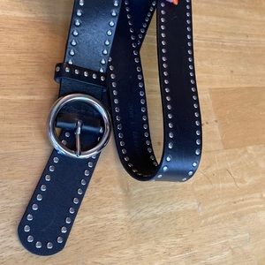 300 L Genuine Italian Leather belt in good condition